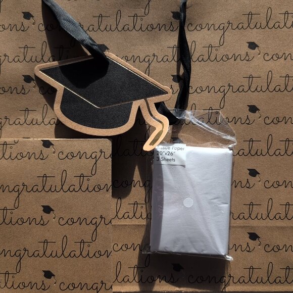 New Graduation Gift Bags With Gift Tag And Tissue Paper Quality Bags - Picture 2 of 5